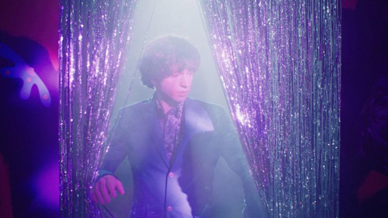 Hi-Glow Retro 2016 movie scene