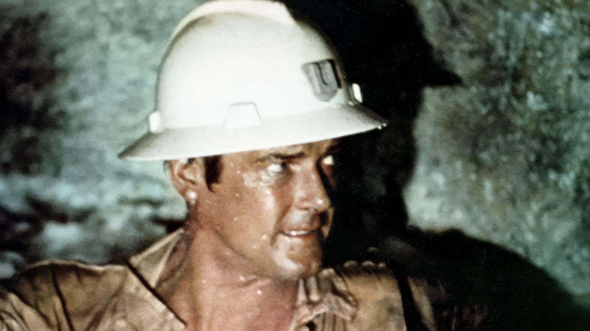 Gold 1974 movie scene