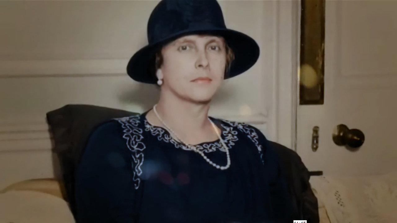 The Queen's Mother in Law 2012 movie scene