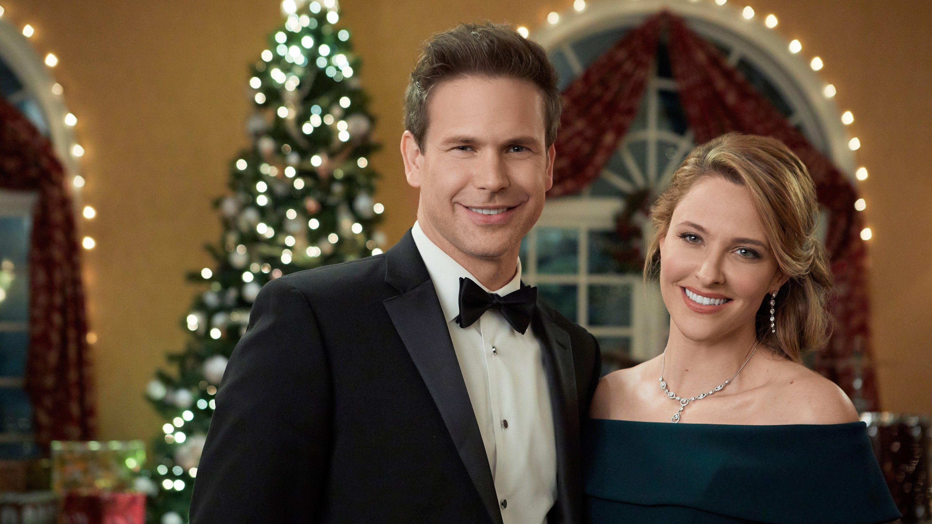 Christmas Wishes & Mistletoe Kisses 2019 movie scene