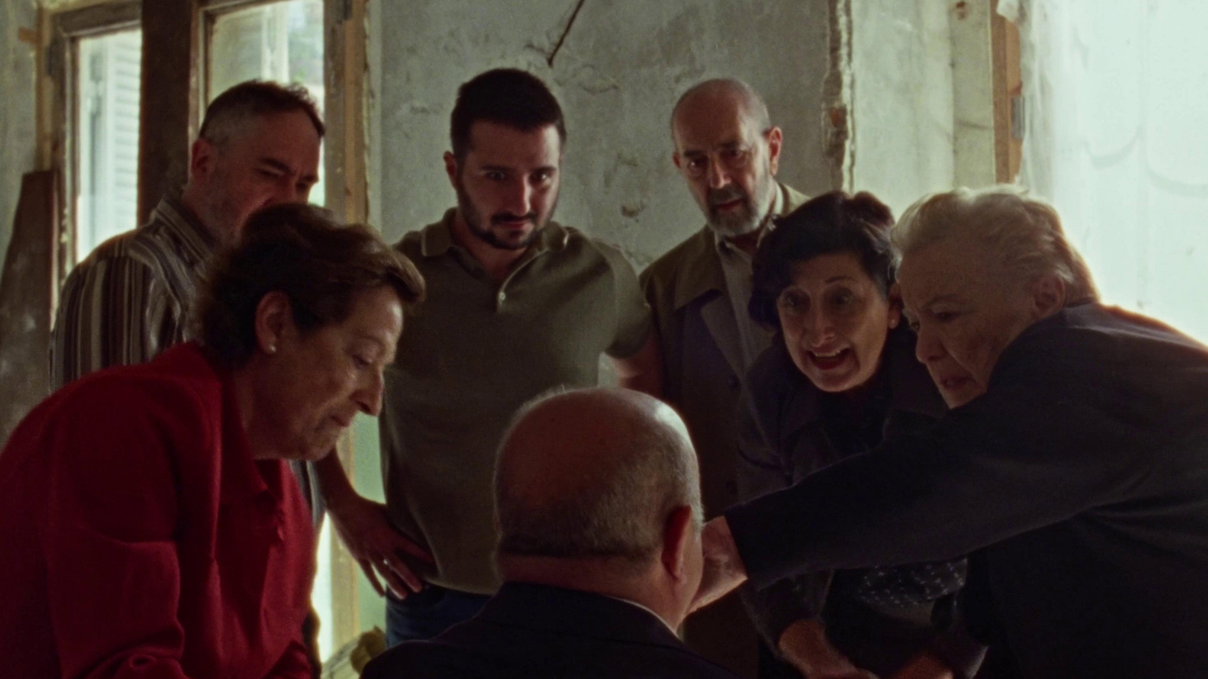 ¡Hasta enterrarlos! 2025 movie scene