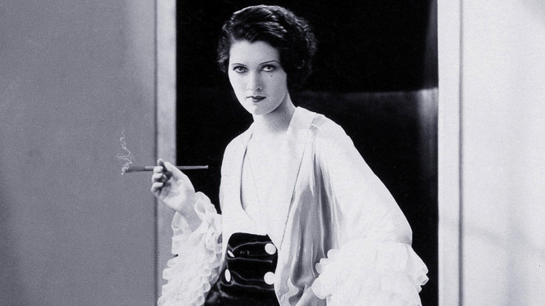 Scent of the Woman in Black 1931 movie scene