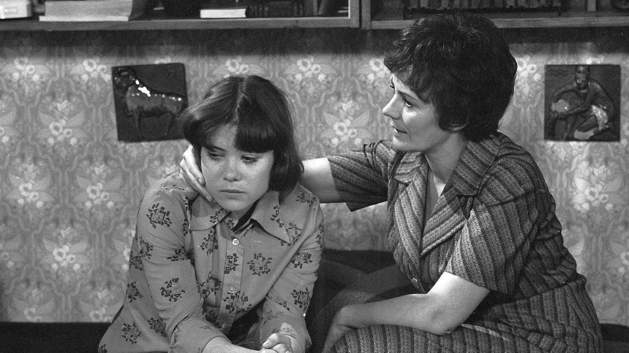 Julie pod balkonem 1978 movie scene