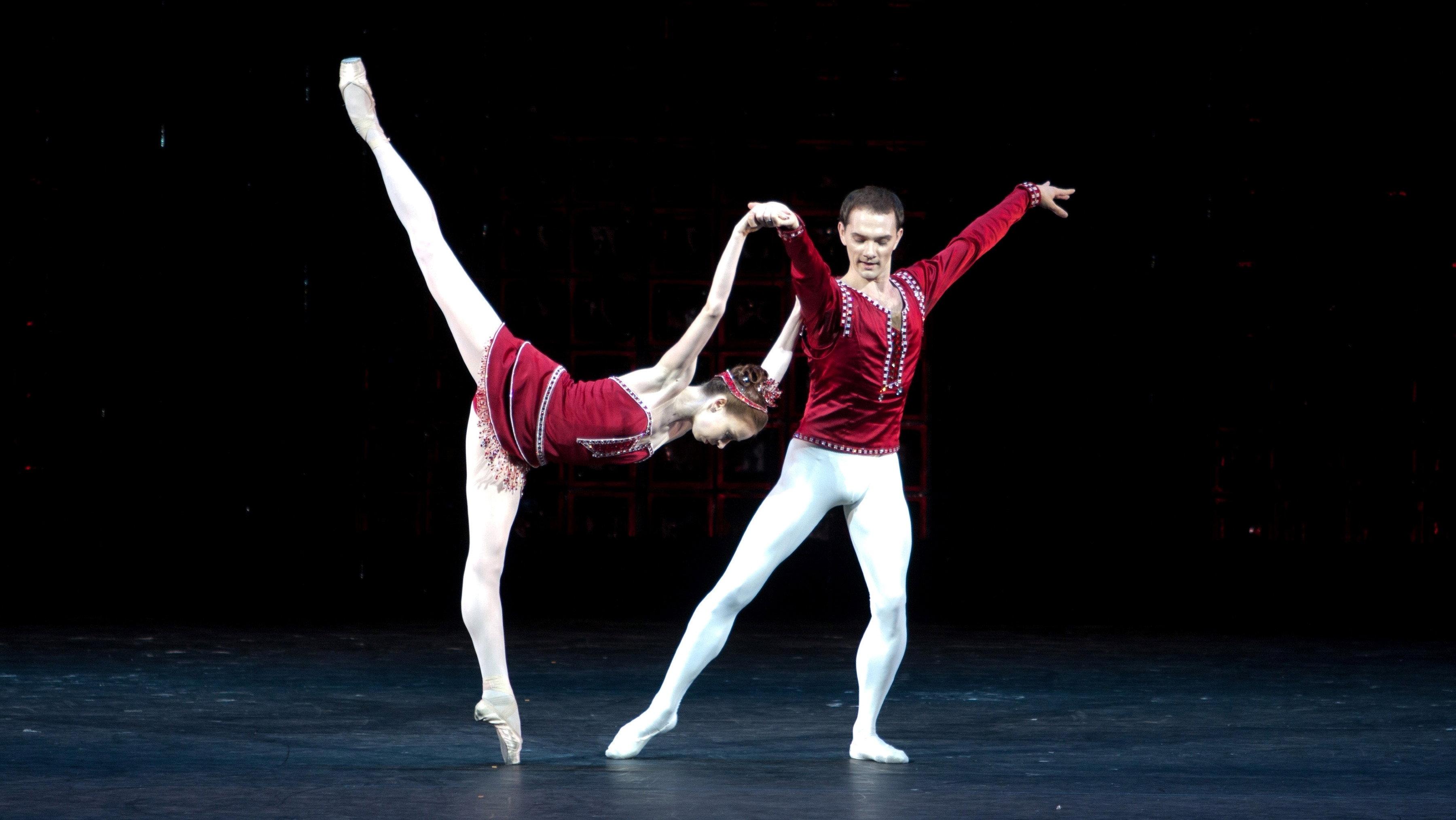 Bolshoi Ballet: Jewels 2014 movie scene