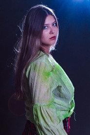 Olívia Sobral as Larissa in Sexta-flor 2023
