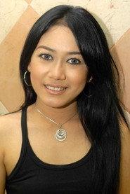 Renny Novita as Niza in Bidadari Jakarta 2010