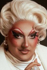 La Caneli (Alberto Fernández) as Doña Urraca in Juan Carlos 2022