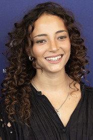 Beidja Yahiaoui as Léonie in Up-and-coming