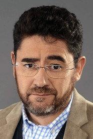 Hugo Vásquez as Ricardo in Las mujeres de mi casa 2020