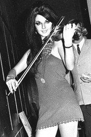 Olga Breeskin as Nora Pérez in Nora la Rebelde 1979