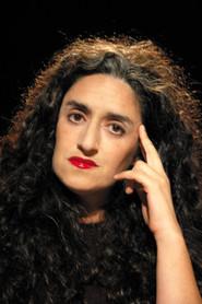 Florence Bloch as Dora in That's the Way You Love 2019