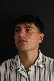 Jose A. Ruiz as Ángel in La Desbandá 2023