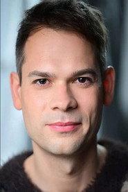 Robin Berenz as Theo in Nasale Phase 2015
