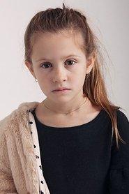 Lilou Roy-Lanouette as Yanna in Jouliks 2019