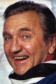 Roger Couderc as Le présentateur de "Sportus Dominicus" in Deux Romains en Gaule 1967