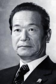 Won Jun Yu as Donghwan Choi, Ho-chul's father in Mt. Baekdu can be seen everywhere 1956