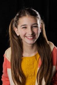 Elsie Ebben as Lily Raine in Oliver West