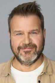 Stéphane Franche as Le photographe in Au pied du mur 2019