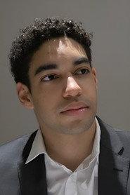 Joakim Lonang-Ruffo as Le premier ministre in Zero Point 2025