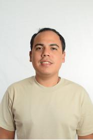 A. Xavier Gonz Varela as Narrador in Los Hijos del Silencio 2018