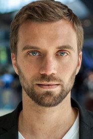 Günter Bubbnik as Chris in Taktik 2022