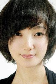 Cha Seo-won as Newsstand Girl in The Railroad 2007