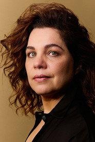 Isabel Teixeira as Viviane in Seaside Avenue 2024