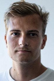 Lukas Schwarz Thorsteinsson as Jon in Skyscraper 2011