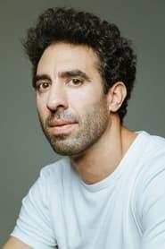 Juan Barreiro as Hombre in El lago silente 2025