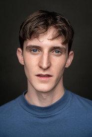 Tom Victor as Darren in Aksil 2025