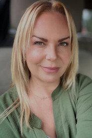 Carolina Sabino as Tía Doris in Al son que me toquen bailo 2019