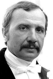 André Chanal as The President of the Court in Vivre libre ou mourir 1980