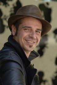 Roger Pera as Paco el Metralla in El Metralla 2022