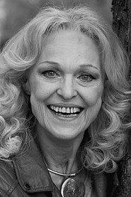 Sidsel Ryen as Tante Dobberdame in Fomlesen i kattepine 1999