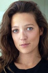 Eulalie Elsker as Anaïs in La maman des poissons 2021