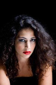 Rime Nahmani as Névine in Tuesday From 8 to 6 2019