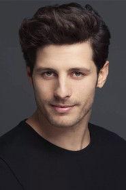 Ali Yağcı as Ömer in Umut Apartmanı 2016