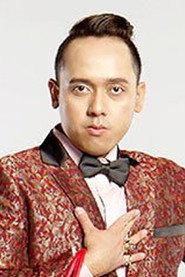 Chakapan Tanthasuwanna as Personal Trainer in Understanding Friend 2013