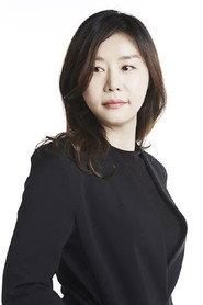 Lee Hyeon-seo as Mother in Moving On 2020
