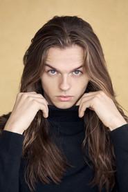 Quique Muro as Arnau in Amb la Boca Petita 2023