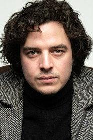 Tomás Wallenstein as self in Casa Pequena 2026