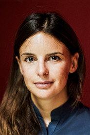 Pauline Bayle as Gloria in Le quepa sur la vilni ! 2014