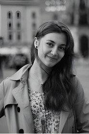 Oliko Barbakadze as Lisa in What Do We See When We Look at the Sky? 2021