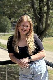 Lila Chakonas as Ginger in Roadrunners 2025