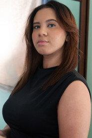 Perla Rojas as Sarah in Desde las sombras 2024