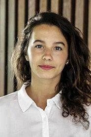 Sarah Cheyenne as Louise in Tanguy, le retour 2019