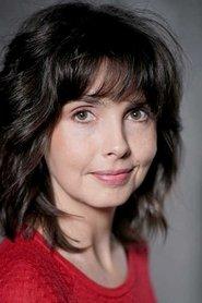 Émilie Cazenave as Sandrine in Photo de famille 2018