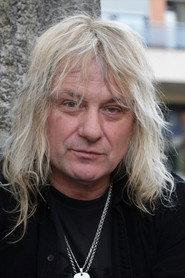 Leo Leoni as Guitars in Gotthard: More Than Live 2002