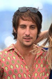 Maxime Roy as Ludo in Decent People 2020