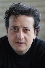 Massimo De Lorenzo as L'Ispettore in A Boss in the Living Room 2014